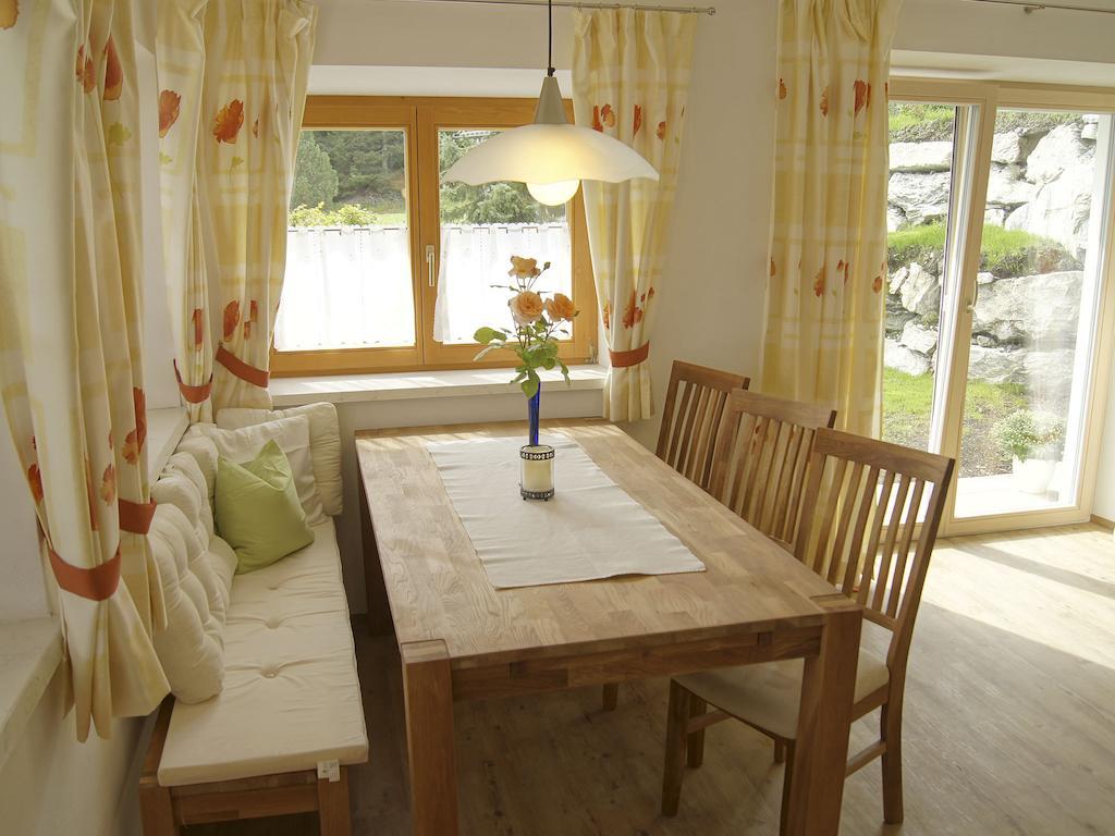 Ferienwohnung Bergblick フィルツモース 部屋 写真